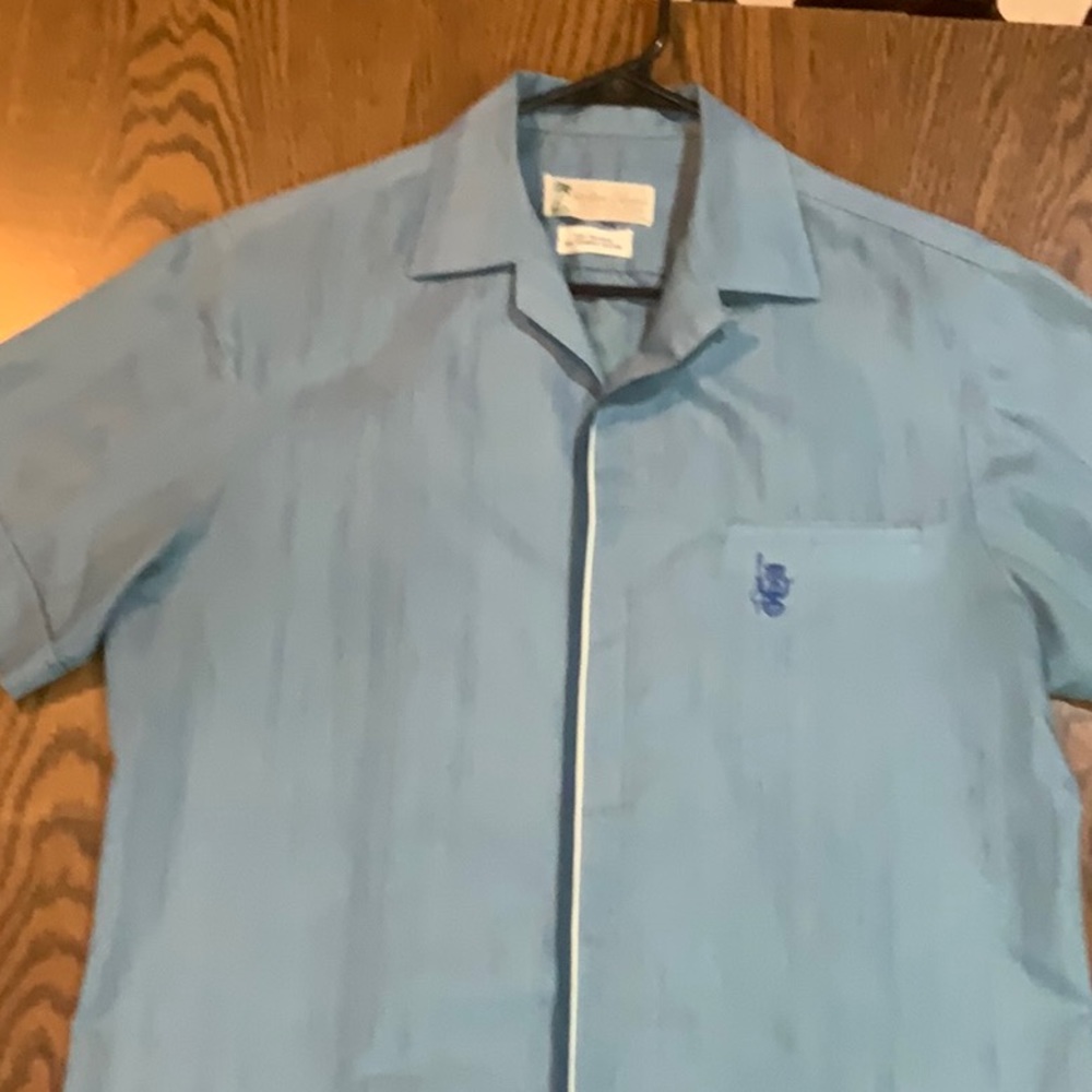 Vintage men’s Walttah Clark’s Hawaiian short sleeved shirt.